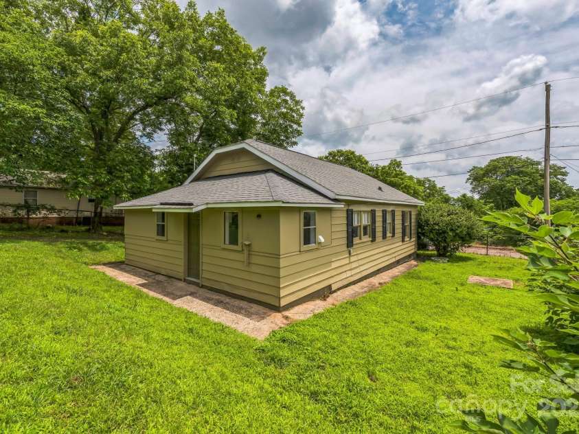 807 3rd Street, Kings Mountain, NC 28086.  MLS# CAR4269295, YatesRealty ID 34588. 