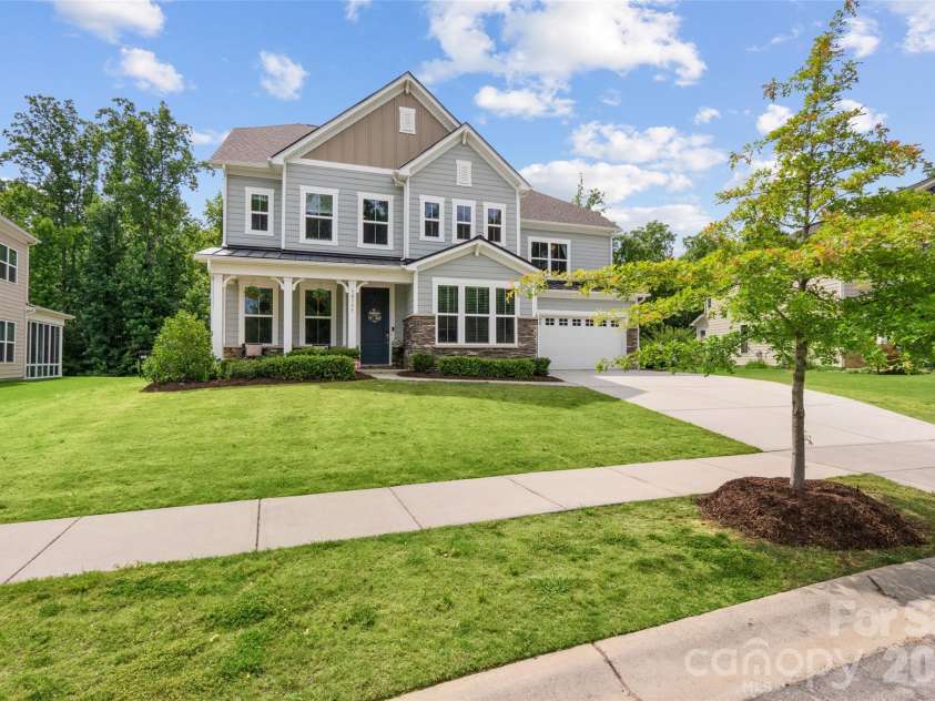 10397 Paper Birch Drive, Charlotte, NC 28215.  MLS# CAR4397748, YatesRealty ID 34590. 