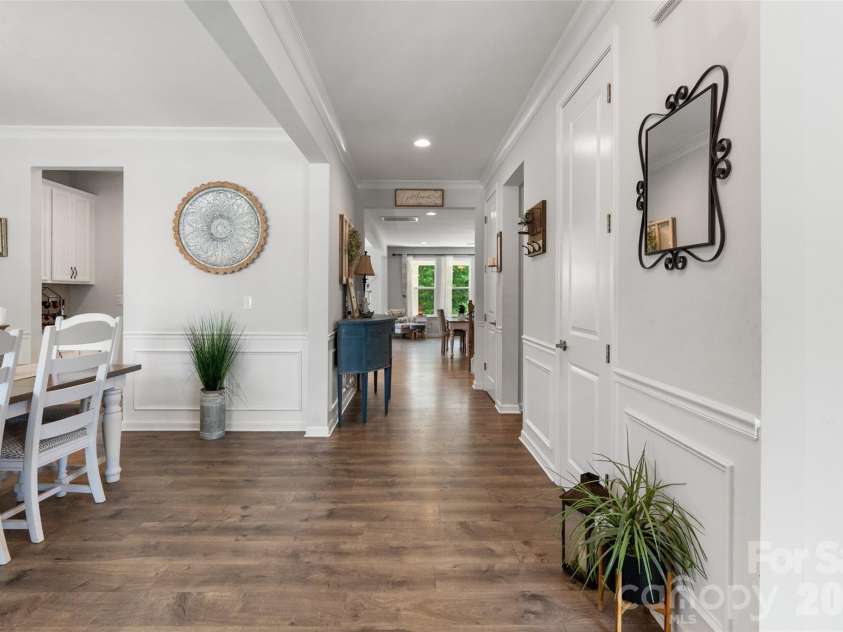 10397 Paper Birch Drive, Charlotte, NC 28215.  MLS# CAR4397748, YatesRealty ID 34590. 
