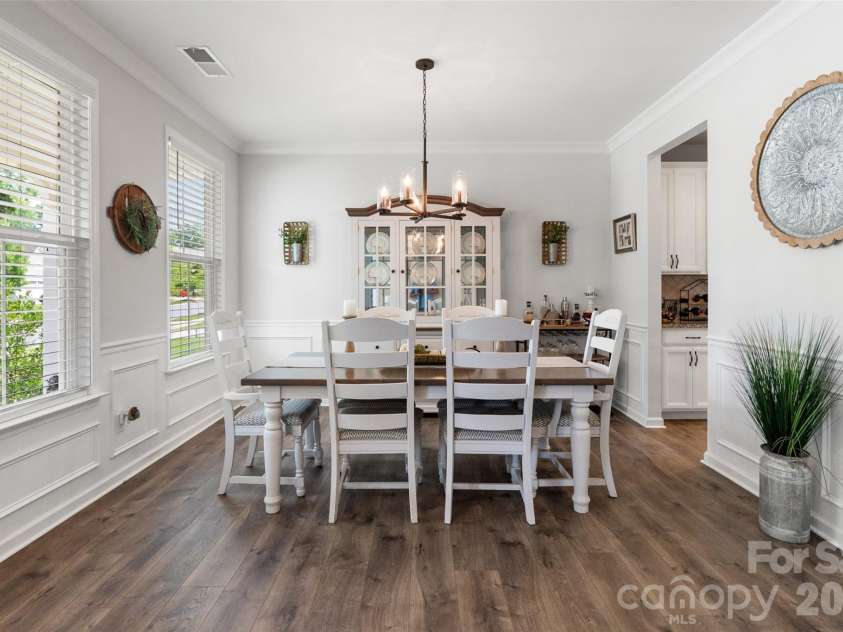 10397 Paper Birch Drive, Charlotte, NC 28215.  MLS# CAR4397748, YatesRealty ID 34590. 
