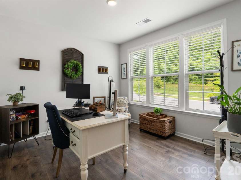 10397 Paper Birch Drive, Charlotte, NC 28215.  MLS# CAR4397748, YatesRealty ID 34590. 