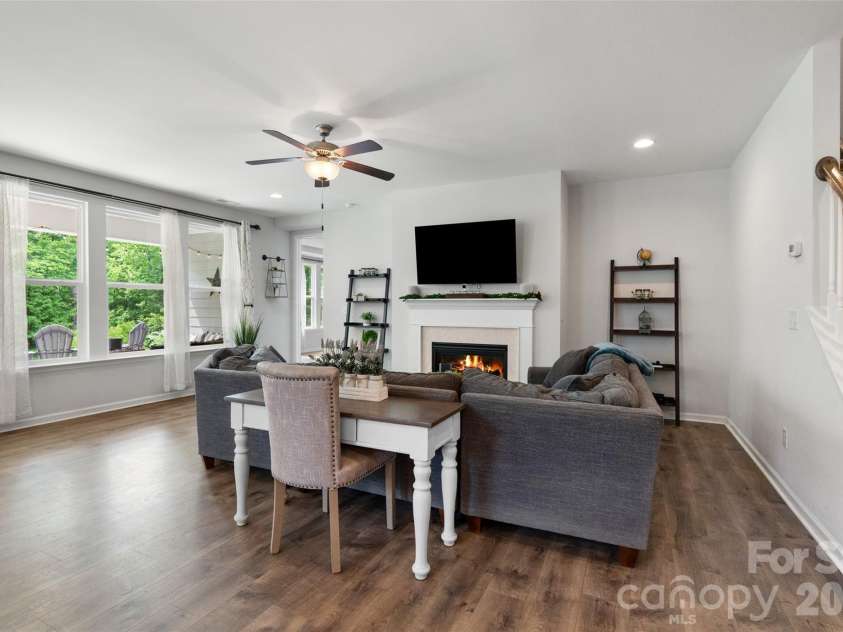 10397 Paper Birch Drive, Charlotte, NC 28215.  MLS# CAR4397748, YatesRealty ID 34590. 