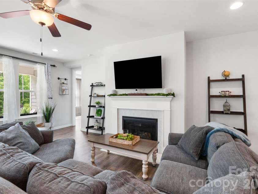 10397 Paper Birch Drive, Charlotte, NC 28215.  MLS# CAR4397748, YatesRealty ID 34590. 