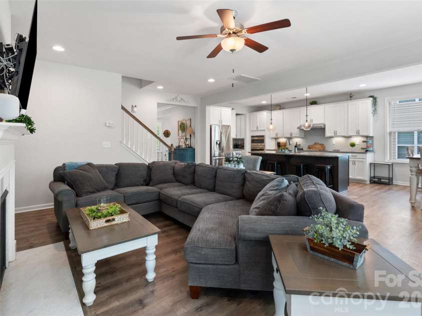 10397 Paper Birch Drive, Charlotte, NC 28215.  MLS# CAR4397748, YatesRealty ID 34590. 