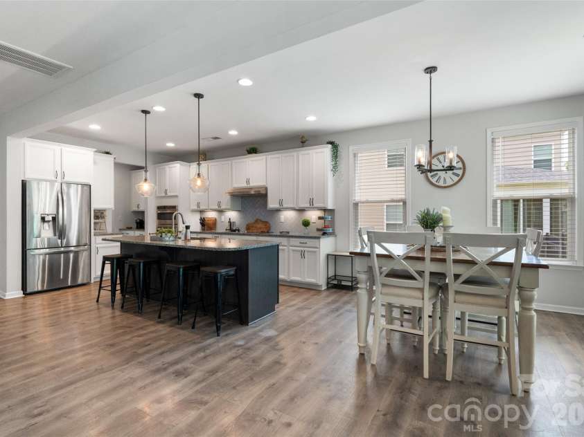 10397 Paper Birch Drive, Charlotte, NC 28215.  MLS# CAR4397748, YatesRealty ID 34590. 