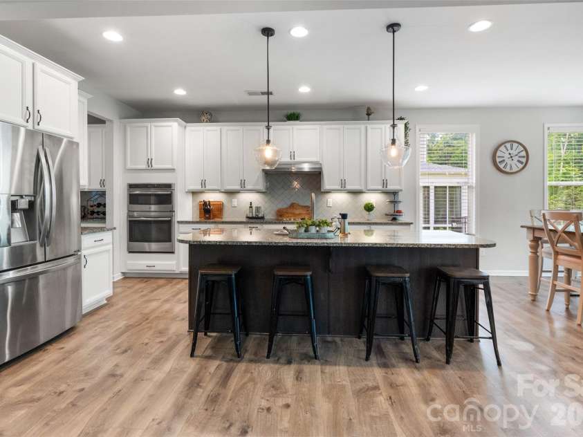 10397 Paper Birch Drive, Charlotte, NC 28215.  MLS# CAR4397748, YatesRealty ID 34590. 