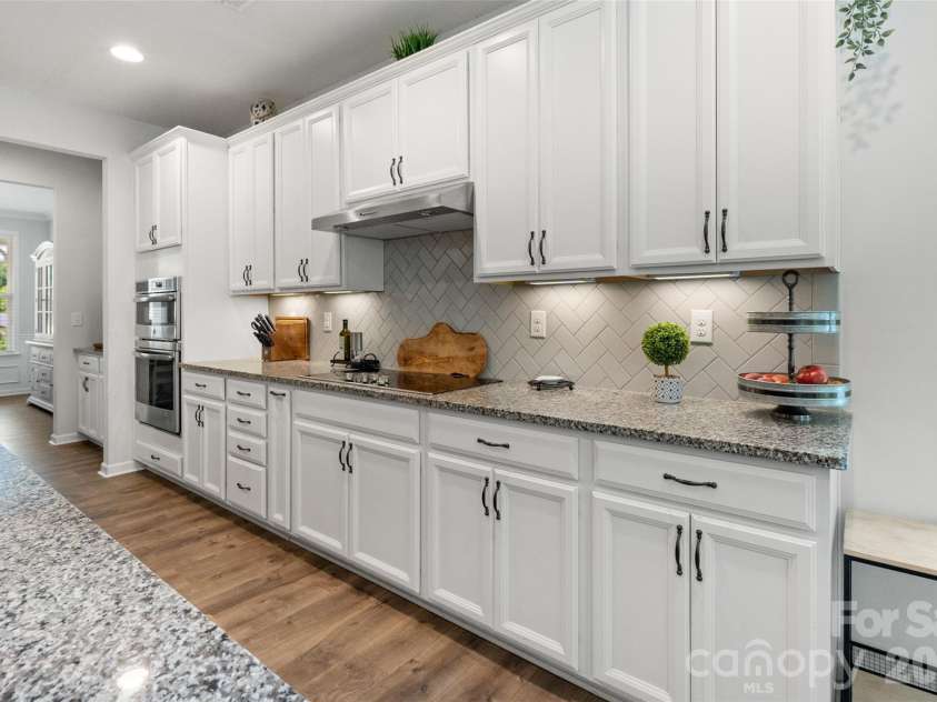 10397 Paper Birch Drive, Charlotte, NC 28215.  MLS# CAR4397748, YatesRealty ID 34590. 