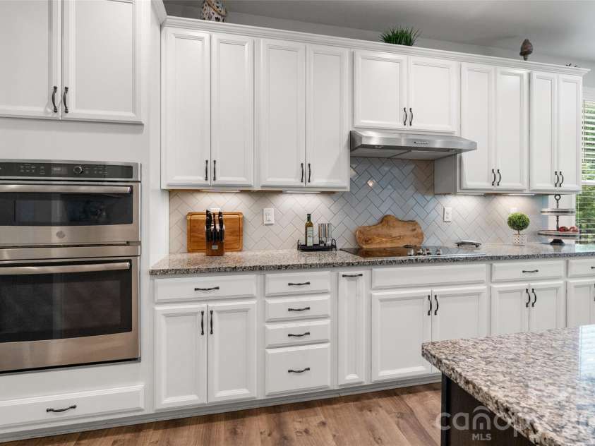 10397 Paper Birch Drive, Charlotte, NC 28215.  MLS# CAR4397748, YatesRealty ID 34590. 