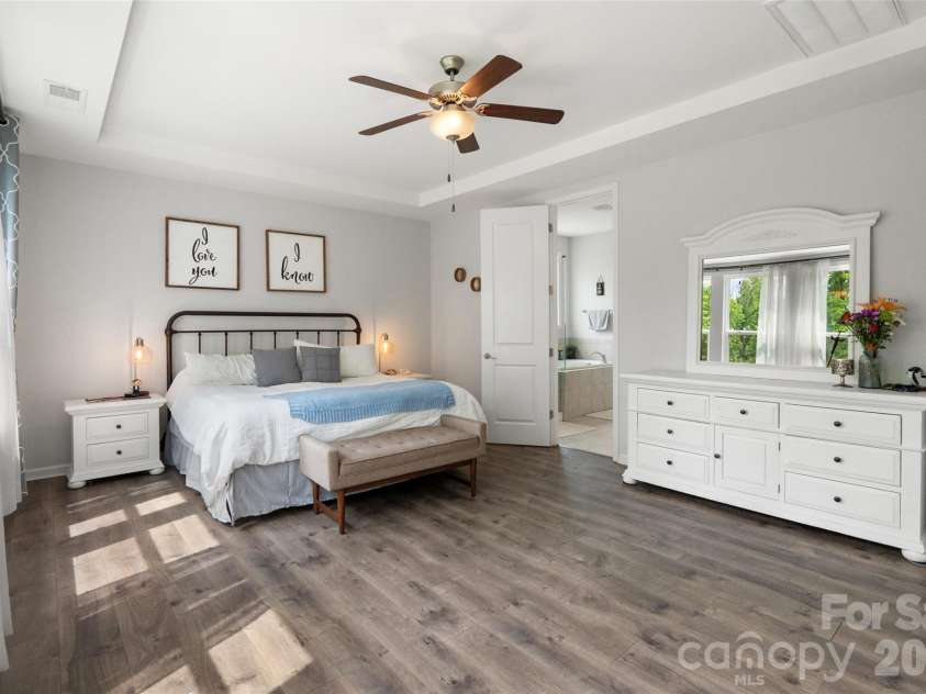 10397 Paper Birch Drive, Charlotte, NC 28215.  MLS# CAR4397748, YatesRealty ID 34590. 