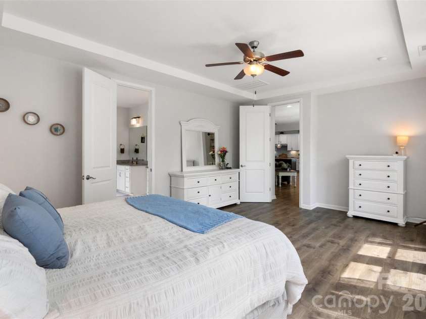 10397 Paper Birch Drive, Charlotte, NC 28215.  MLS# CAR4397748, YatesRealty ID 34590. 
