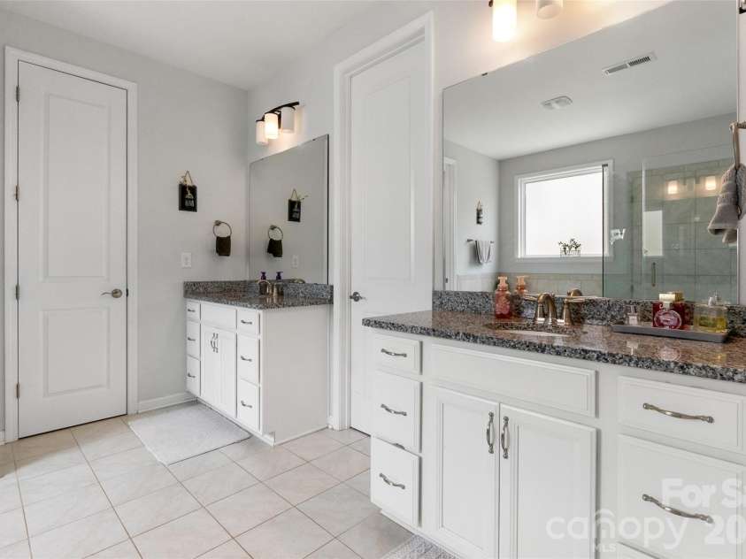 10397 Paper Birch Drive, Charlotte, NC 28215.  MLS# CAR4397748, YatesRealty ID 34590. 