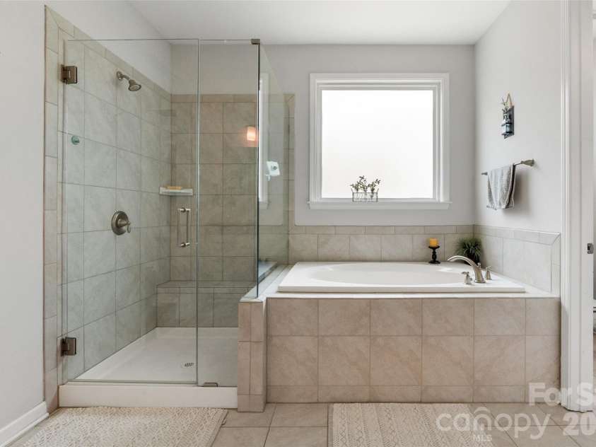 10397 Paper Birch Drive, Charlotte, NC 28215.  MLS# CAR4397748, YatesRealty ID 34590. 