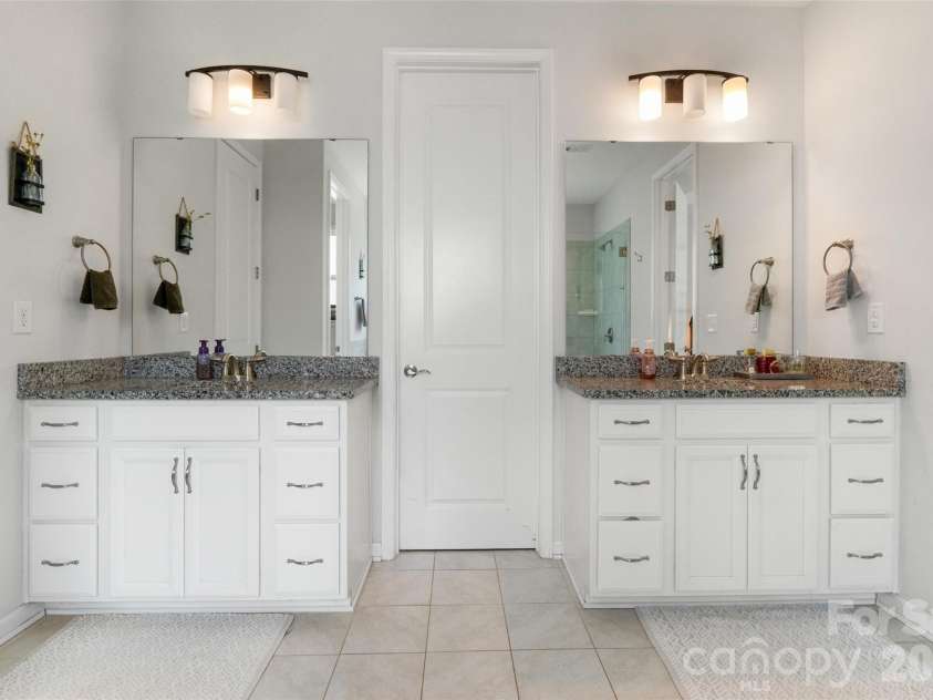 10397 Paper Birch Drive, Charlotte, NC 28215.  MLS# CAR4397748, YatesRealty ID 34590. 
