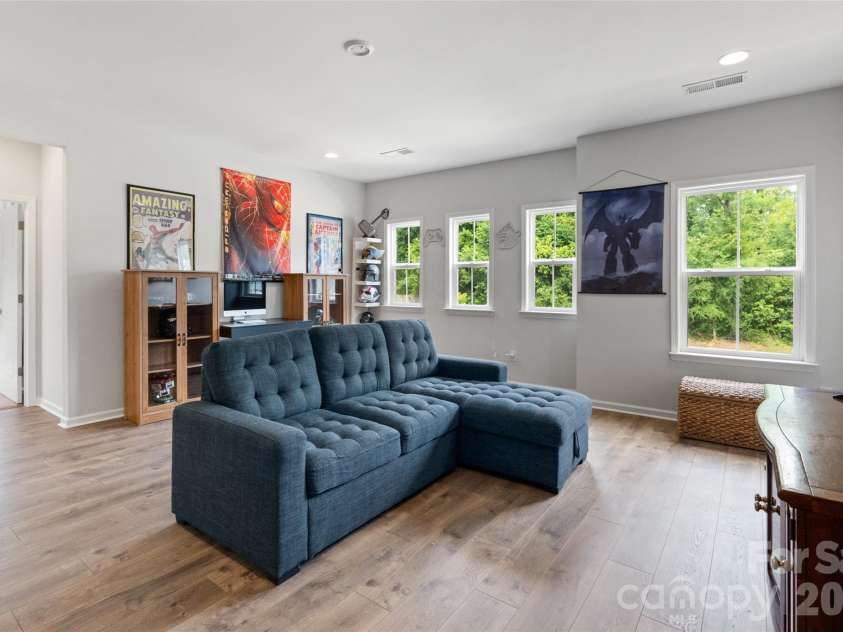 10397 Paper Birch Drive, Charlotte, NC 28215.  MLS# CAR4397748, YatesRealty ID 34590. 