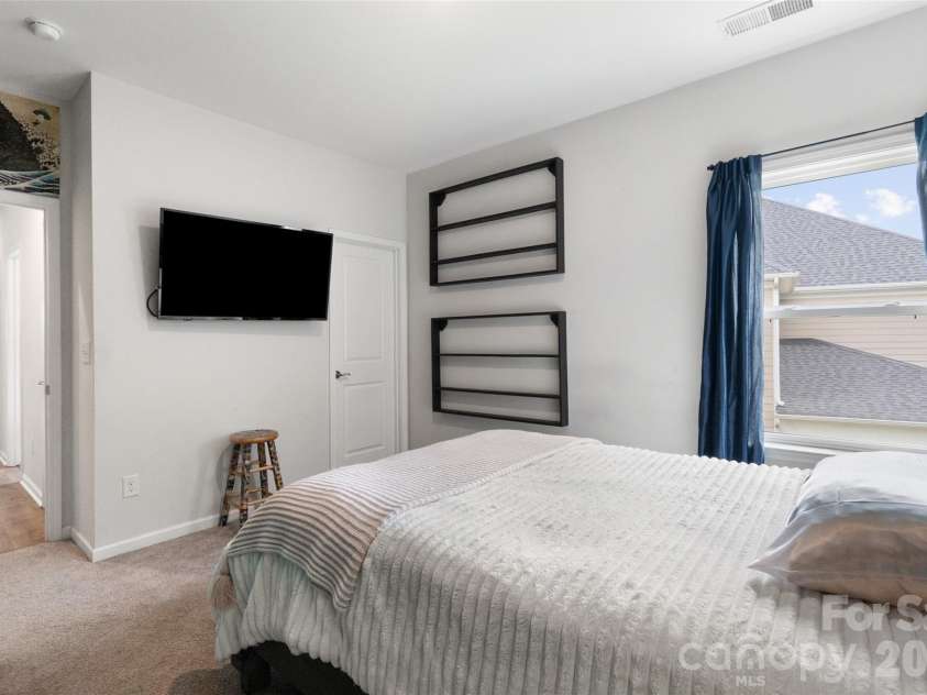 10397 Paper Birch Drive, Charlotte, NC 28215.  MLS# CAR4397748, YatesRealty ID 34590. 