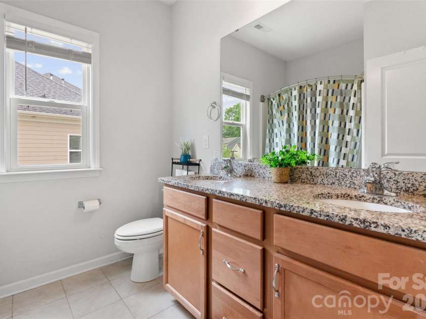 10397 Paper Birch Drive, Charlotte, NC 28215.  MLS# CAR4397748, YatesRealty ID 34590. 