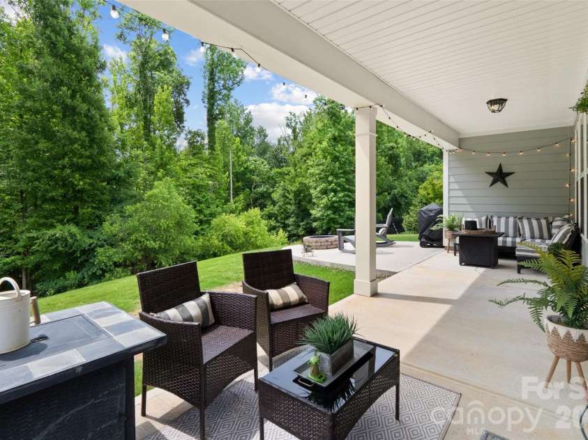 10397 Paper Birch Drive, Charlotte, NC 28215.  MLS# CAR4397748, YatesRealty ID 34590. 