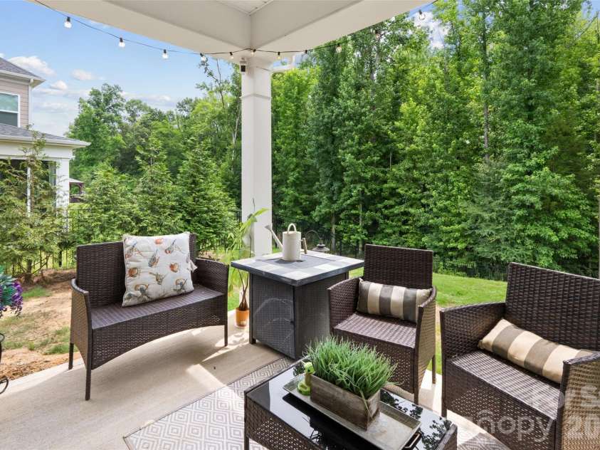 10397 Paper Birch Drive, Charlotte, NC 28215.  MLS# CAR4397748, YatesRealty ID 34590. 