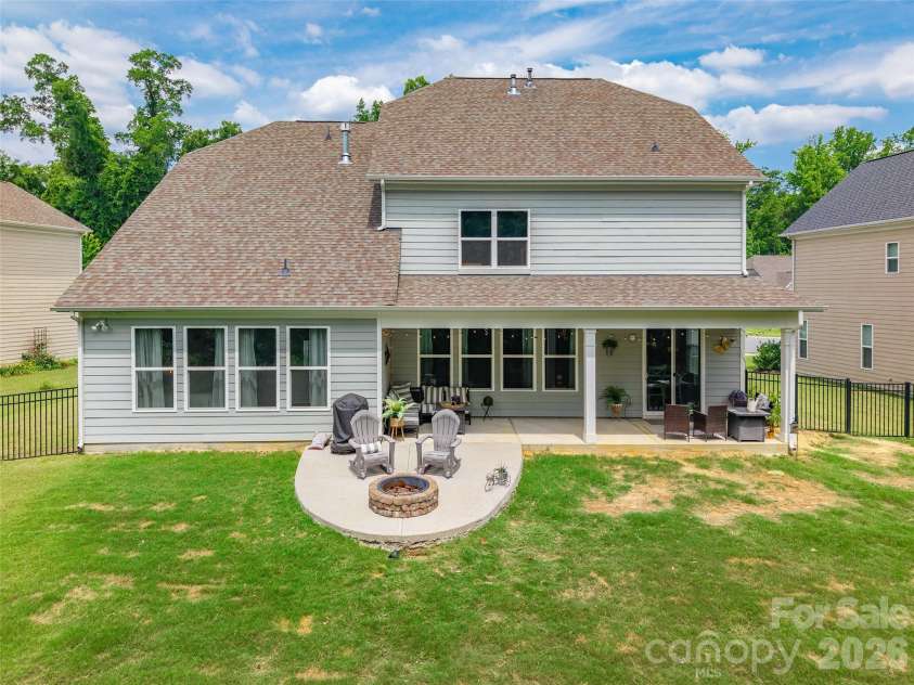 10397 Paper Birch Drive, Charlotte, NC 28215.  MLS# CAR4397748, YatesRealty ID 34590. 