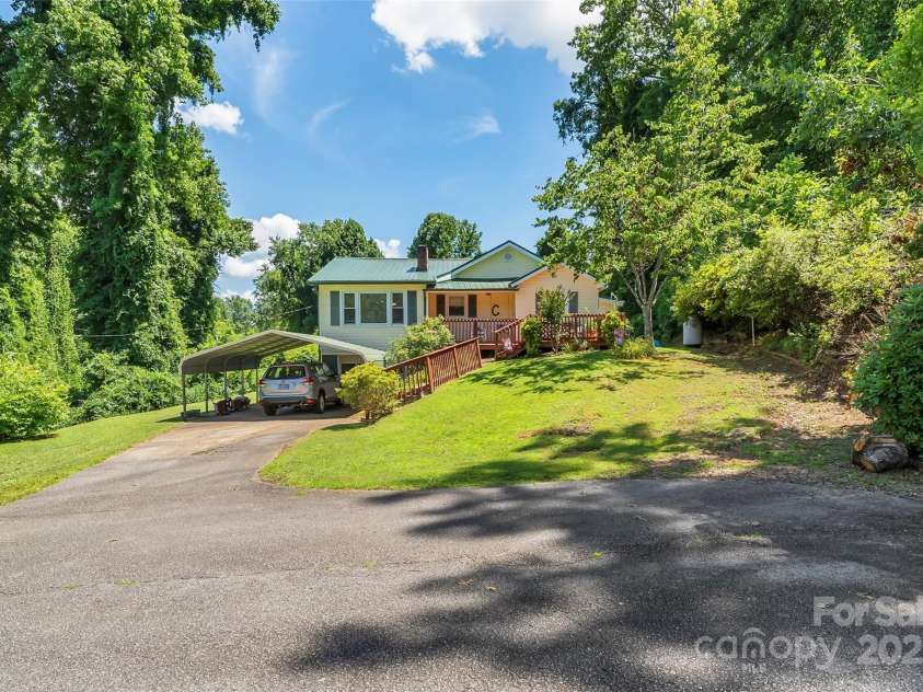 339 Highland Drive, Marion, NC 28752.  MLS# CAR4278072, YatesRealty ID 34591. 