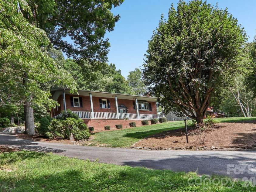 57 Chateau Place, Waynesville, NC 28786.  MLS# CAR4398098, YatesRealty ID 34591. 