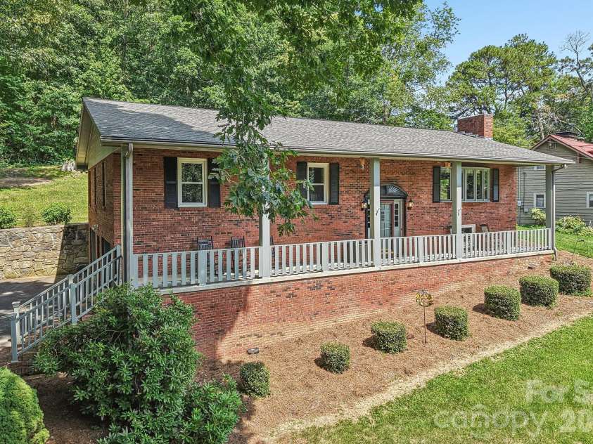 57 Chateau Place, Waynesville, NC 28786.  MLS# CAR4398098, YatesRealty ID 34591. 