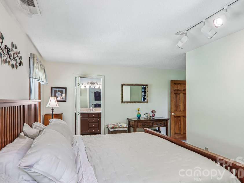 57 Chateau Place, Waynesville, NC 28786.  MLS# CAR4398098, YatesRealty ID 34591. 