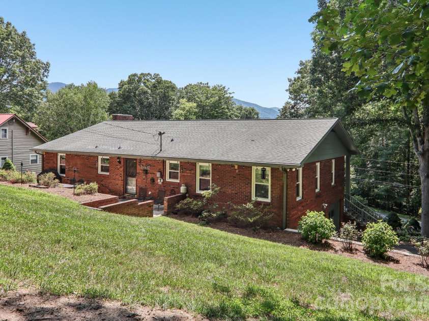 57 Chateau Place, Waynesville, NC 28786.  MLS# CAR4398098, YatesRealty ID 34591. 