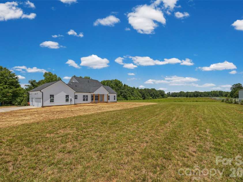 640 Edwards Road, Fort Lawn, SC 29714.  MLS# CAR4398747, YatesRealty ID 34592. Great back yard!