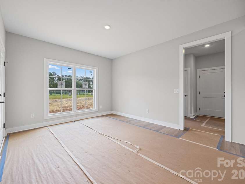 640 Edwards Road, Fort Lawn, SC 29714.  MLS# CAR4398747, YatesRealty ID 34592. Light and bright breakfast nook.