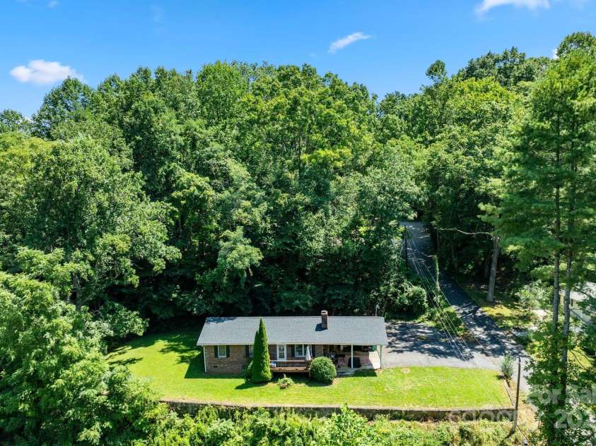 11 Stonecrest Heights, Waynesville, NC 28786.  MLS# CAR4285733, YatesRealty ID 34593. 