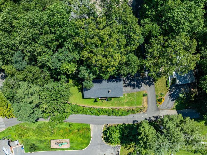 11 Stonecrest Heights, Waynesville, NC 28786.  MLS# CAR4285733, YatesRealty ID 34593. 