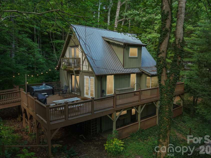 21 Christy Lane, Maggie Valley, NC 28751.  MLS# CAR4397340, YatesRealty ID 34593. 