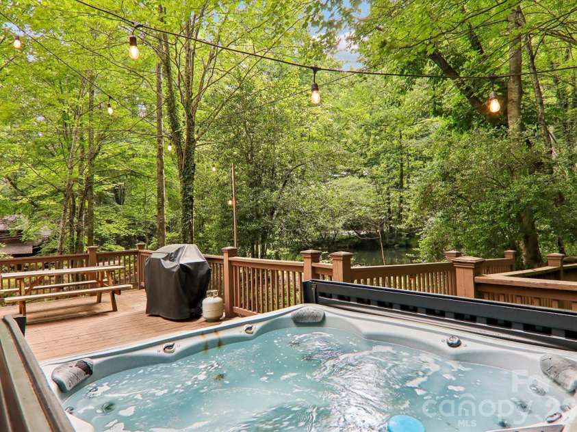21 Christy Lane, Maggie Valley, NC 28751.  MLS# CAR4397340, YatesRealty ID 34593. 