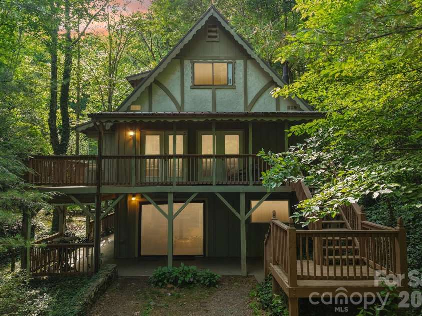 21 Christy Lane, Maggie Valley, NC 28751.  MLS# CAR4397340, YatesRealty ID 34593. 