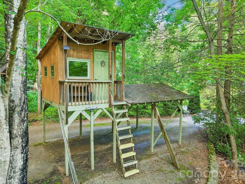 21 Christy Lane, Maggie Valley, NC 28751.  MLS# CAR4397340, YatesRealty ID 34593. 