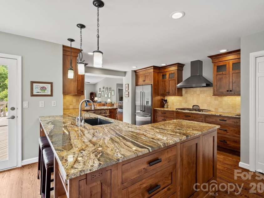 52 Clubside Drive, Asheville, NC 28804.  MLS# CAR4397131, YatesRealty ID 34594. 