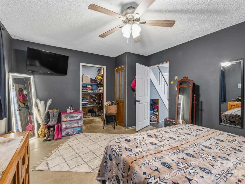 2269 Lee Roy Lane, Lenoir, NC 28645.  MLS# CAR4393336, YatesRealty ID 34595. 1st Floor Primary Bed