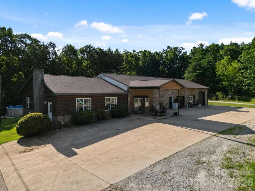 2269 Lee Roy Lane, Lenoir, NC 28645.  MLS# CAR4393336, YatesRealty ID 34595. 