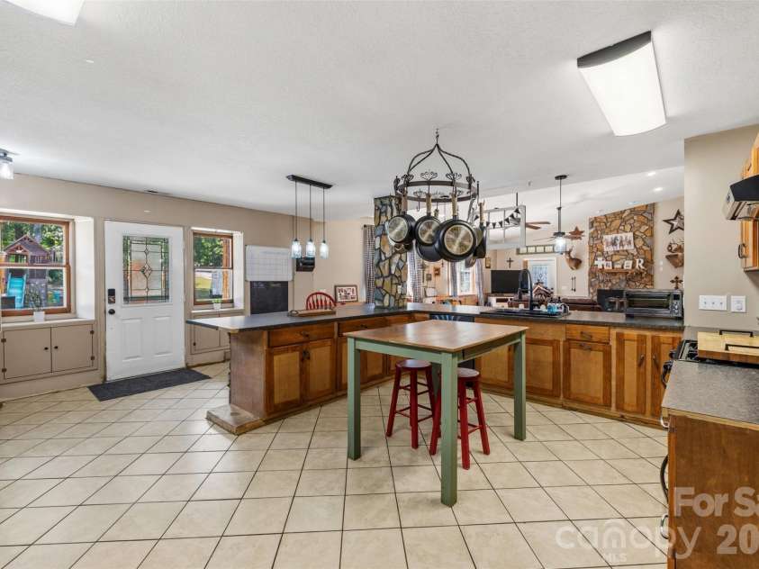2269 Lee Roy Lane, Lenoir, NC 28645.  MLS# CAR4393336, YatesRealty ID 34595. Kitchen