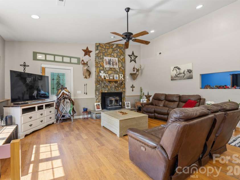 2269 Lee Roy Lane, Lenoir, NC 28645.  MLS# CAR4393336, YatesRealty ID 34595. Living Room