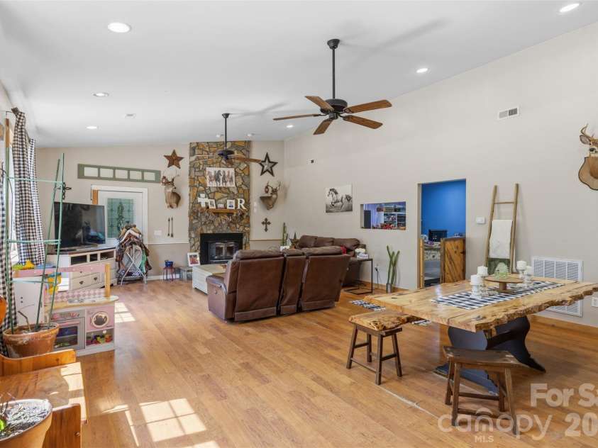 2269 Lee Roy Lane, Lenoir, NC 28645.  MLS# CAR4393336, YatesRealty ID 34595. Living Room/Dining