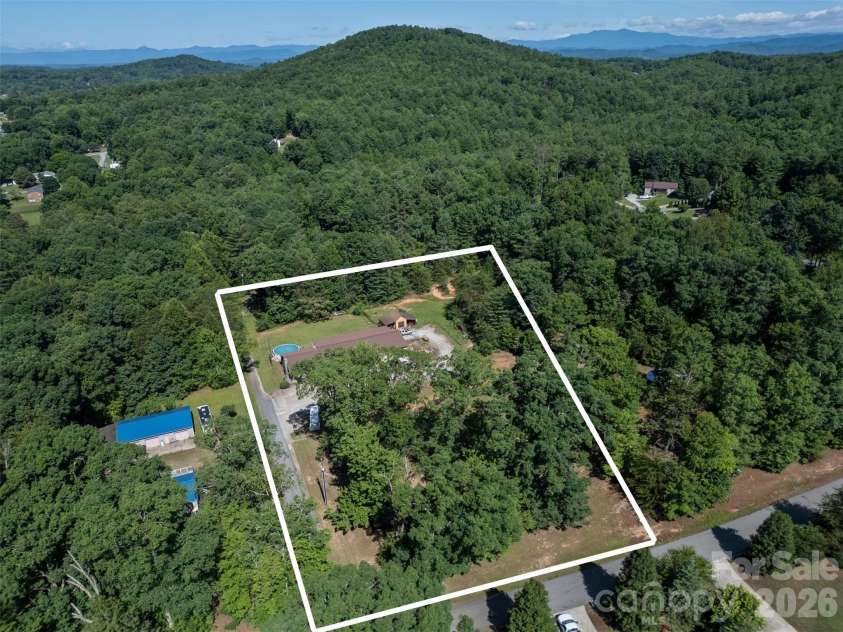 2269 Lee Roy Lane, Lenoir, NC 28645.  MLS# CAR4393336, YatesRealty ID 34595. Property Lines