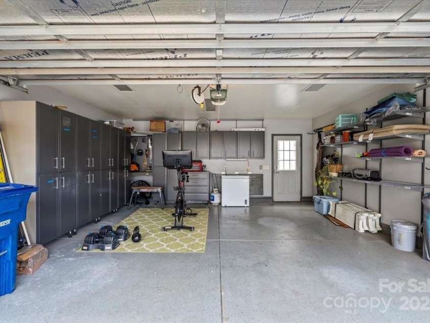 19241 Lake Norman Cove Drive, Cornelius, NC 28031.  MLS# CAR4283303, YatesRealty ID 34596. 2 car garage