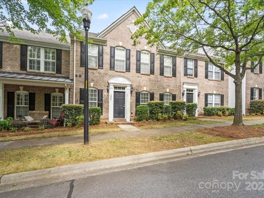19241 Lake Norman Cove Drive, Cornelius, NC 28031.  MLS# CAR4283303, YatesRealty ID 34596. 