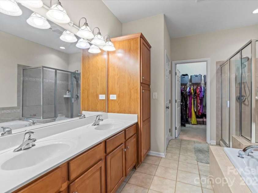 19241 Lake Norman Cove Drive, Cornelius, NC 28031.  MLS# CAR4283303, YatesRealty ID 34596. 