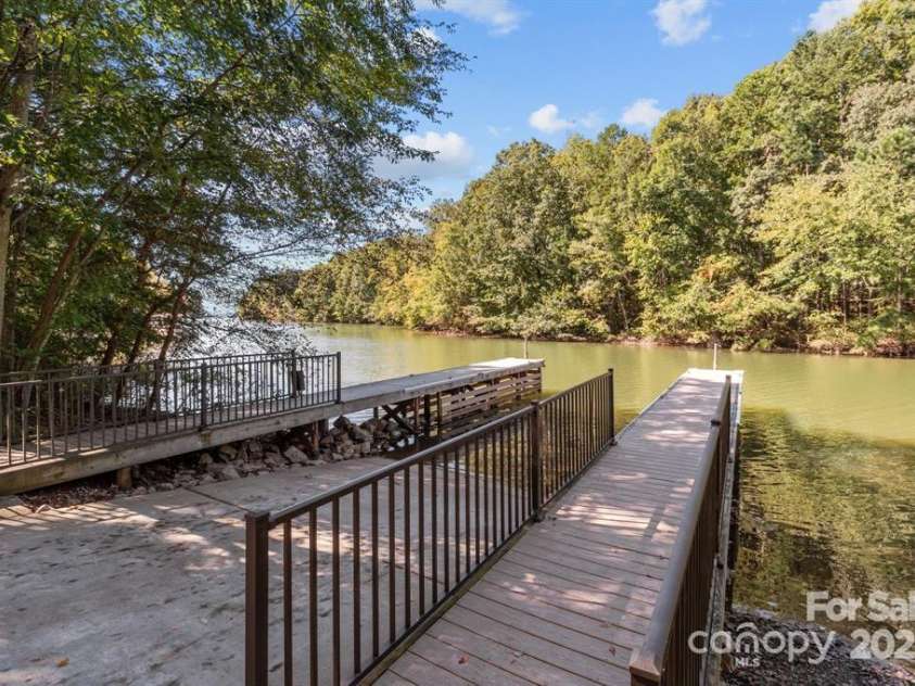 19241 Lake Norman Cove Drive, Cornelius, NC 28031.  MLS# CAR4283303, YatesRealty ID 34596. Community day dock