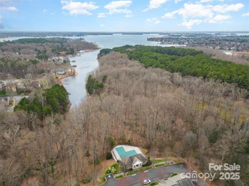 19241 Lake Norman Cove Drive, Cornelius, NC 28031.  MLS# CAR4283303, YatesRealty ID 34596. Community pool