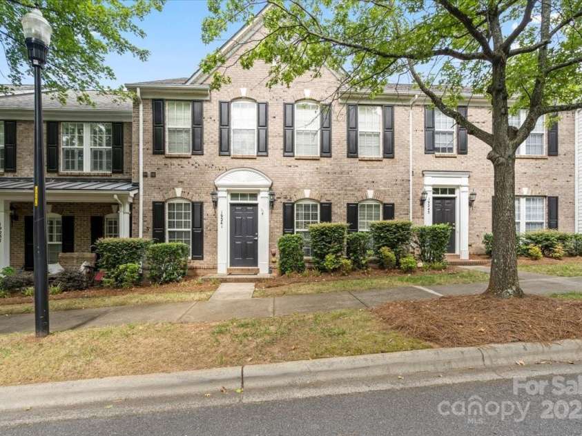 19241 Lake Norman Cove Drive, Cornelius, NC 28031.  MLS# CAR4283303, YatesRealty ID 34596. Great curb appeal!