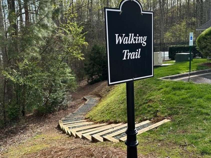 19241 Lake Norman Cove Drive, Cornelius, NC 28031.  MLS# CAR4283303, YatesRealty ID 34596. Walk trail to Jetton Park